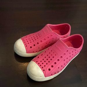Cute Pink Natives size 13 kids